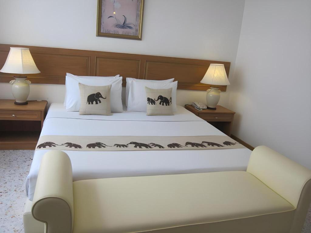 Lido Beach Hotel Pattaya Buitenkant foto