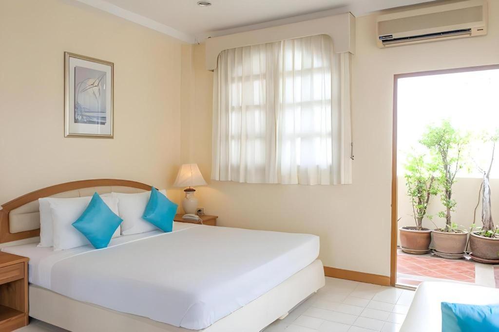 Lido Beach Hotel Pattaya Buitenkant foto