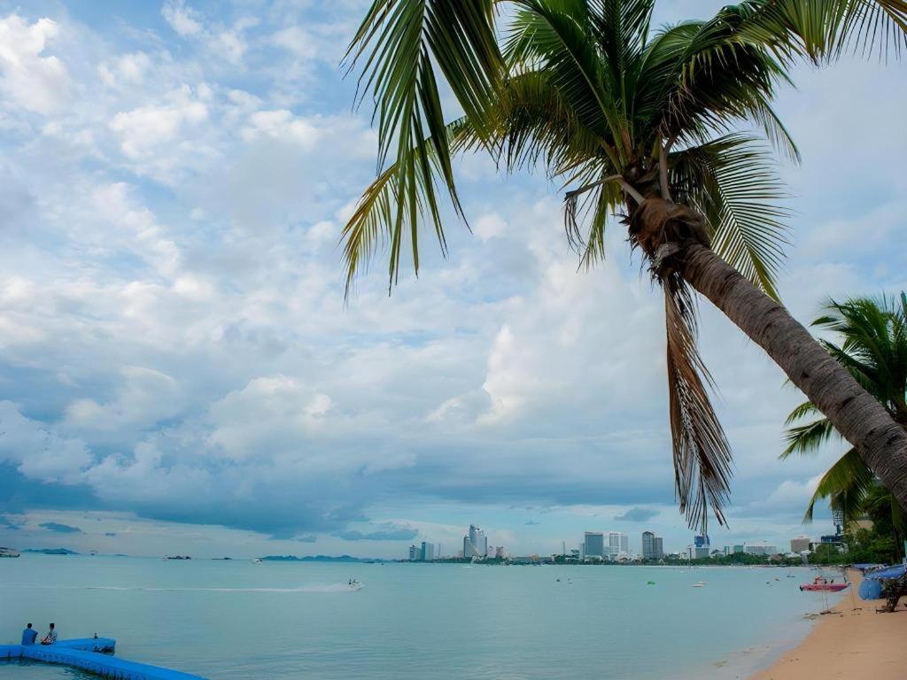 Lido Beach Hotel Pattaya Buitenkant foto