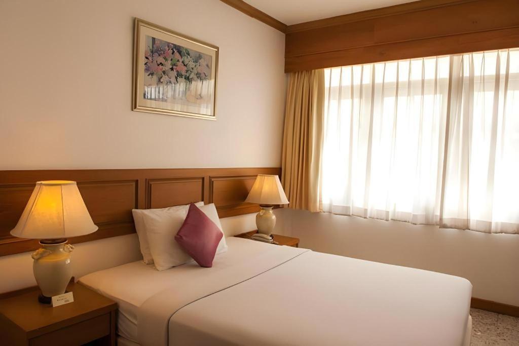 Lido Beach Hotel Pattaya Buitenkant foto