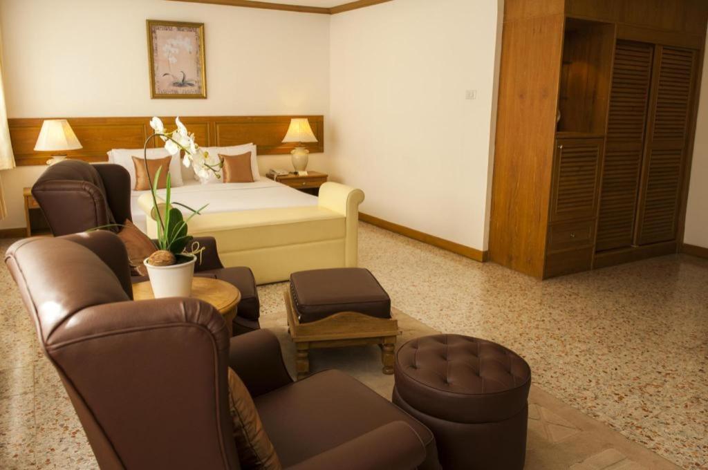 Lido Beach Hotel Pattaya Buitenkant foto