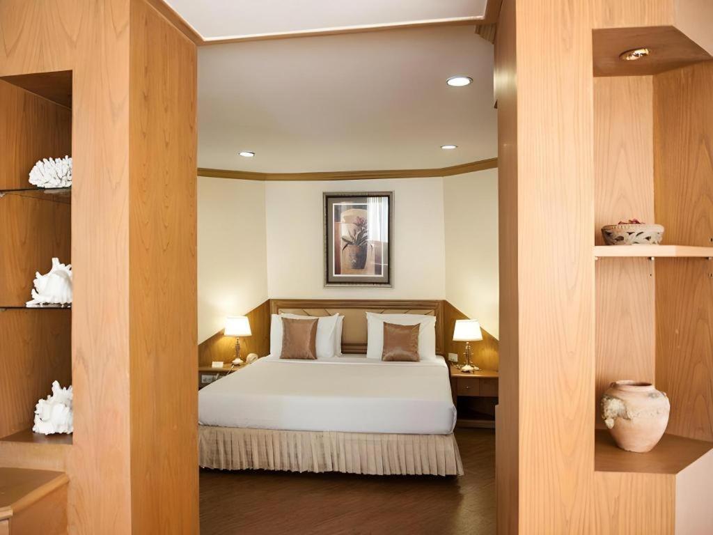 Lido Beach Hotel Pattaya Buitenkant foto